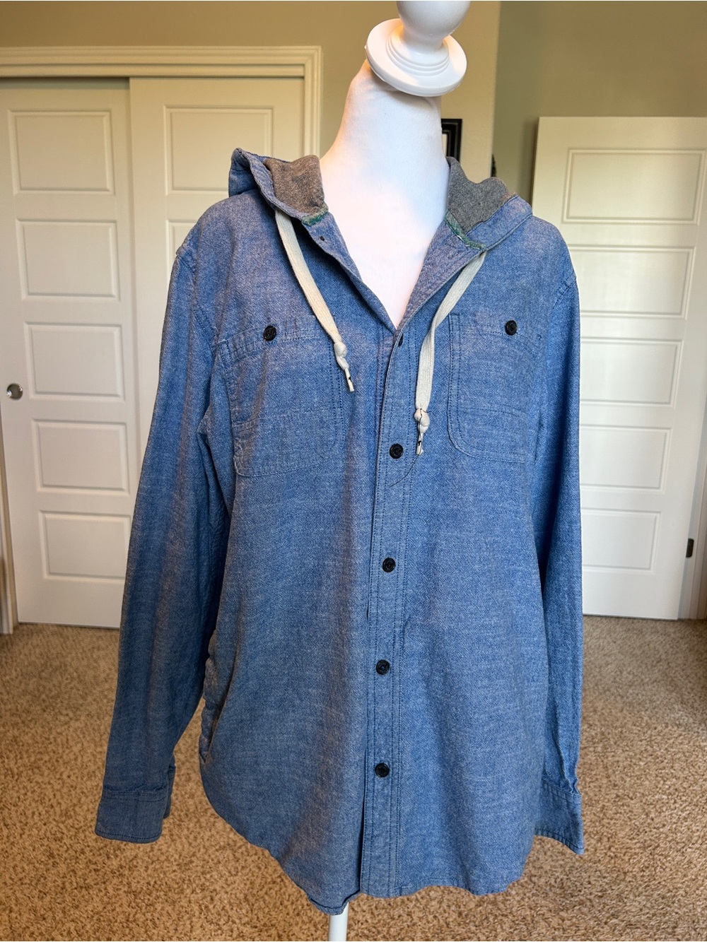 MODERN AMUSEMENT Denim Button-down Hoodie Shacket Size Large Men’s